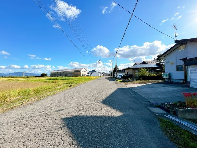 【前面道路含む現地写真】 | 大仙市四ツ屋字前田　戸建て | 【現況販売】前面道路です。
