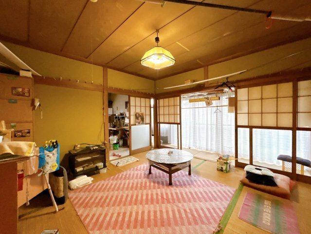 【キッチン】 | 大仙市四ツ屋字前田　戸建て | 【現況販売】ダイニングキッチンに隣接する8畳の和室です。