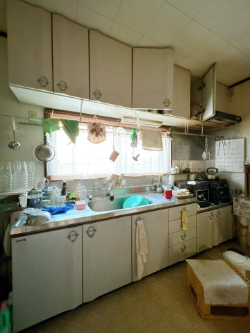 【キッチン】 | 大仙市四ツ屋字前田　戸建て | 【現況販売】キッチンです。収納が豊富なので、調理器具の出し入れもとても
簡単です。