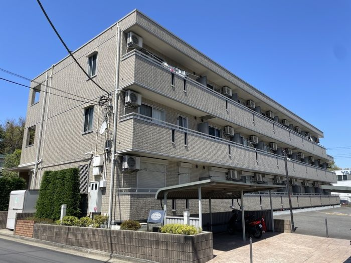 サニーフラット三ツ沢の外観