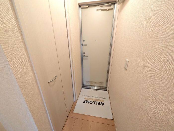 サニーフラット三ツ沢の玄関