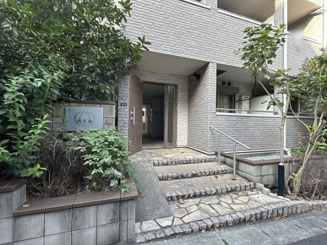 レオネクスト代官山のエントランス