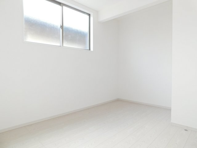 名古屋市緑区梅里２丁目の新築一戸建の洋室|◇洋室◇　　明るい洋室４．５帖　収納完備！