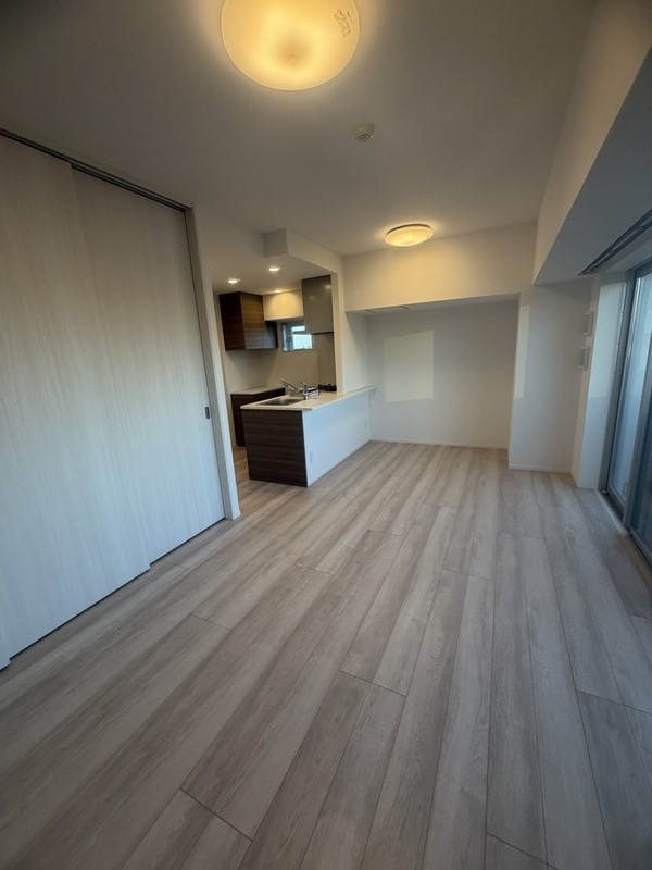 クレストコート北千住レジデンスの居間・リビング