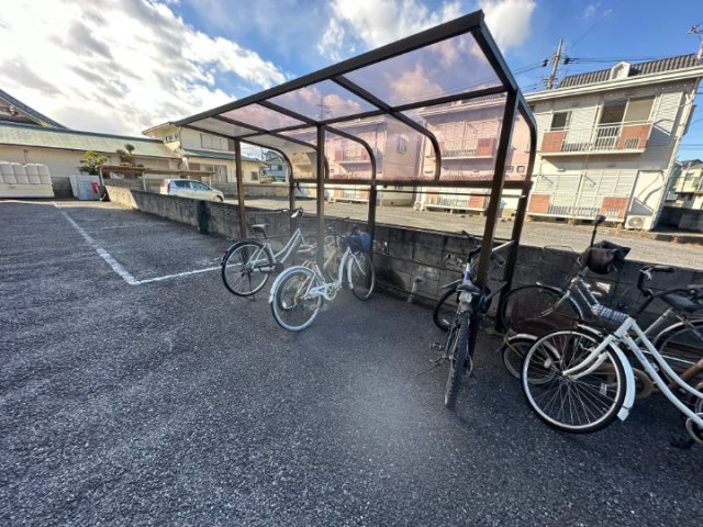 ハイツ峯岸２の駐車場
