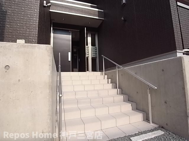 セジュール下山手通のエントランス