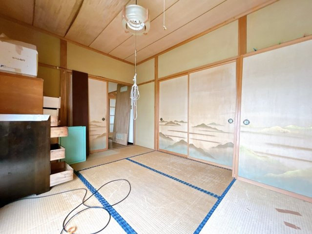 【和室】 | 大仙市藤木字八幡腰　戸建て | 【リフォーム中】1階約6帖和室です。畳は表替え、天井・壁はクロスで仕上げます。