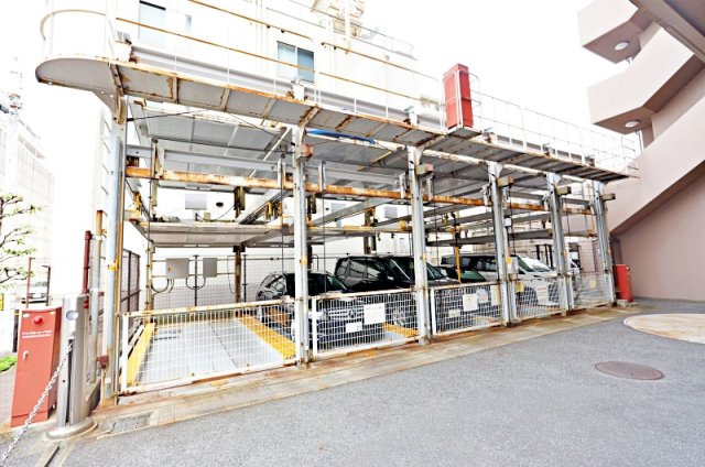 ローレルコート今福鶴見の駐車場