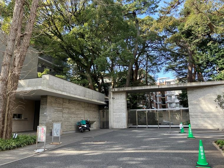 サンウッド市川真間グリーンヒルズＦ棟のエントランス