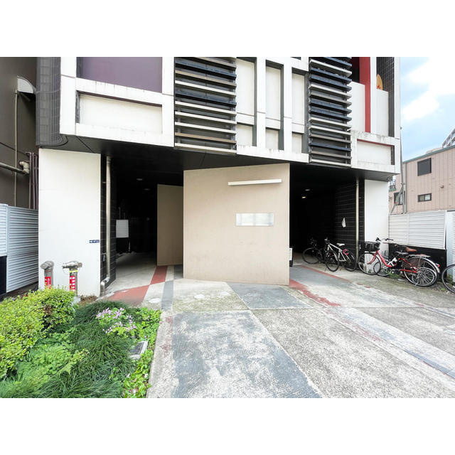 プライマル新宿若松町の駐車場