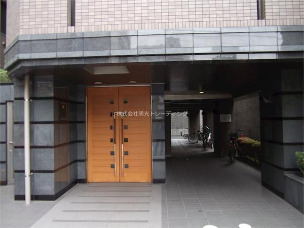 ルーブル神楽坂のエントランス
