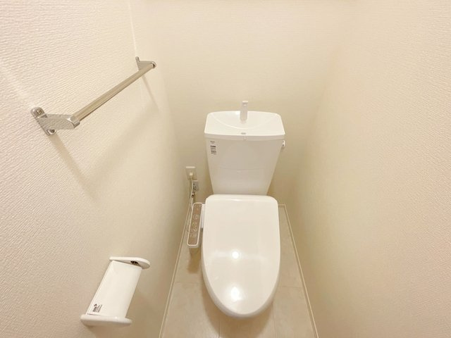 カーサココルン　Ａ棟のトイレ|温水洗浄便座付きトイレです。
