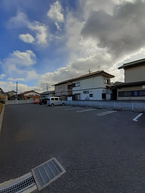 メゾン　アムールの駐車場