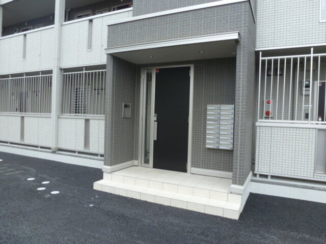 オペラハウス上大島　Ａのエントランス