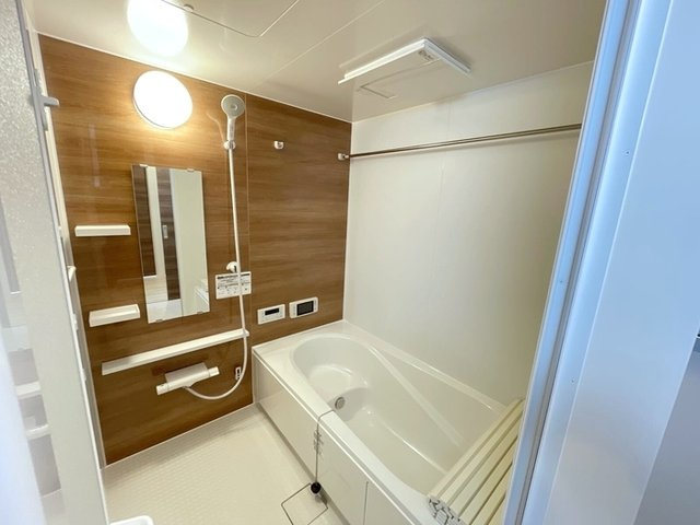 スリーライン高崎の浴室|浴室換気乾燥機付き一坪タイプの浴槽です。