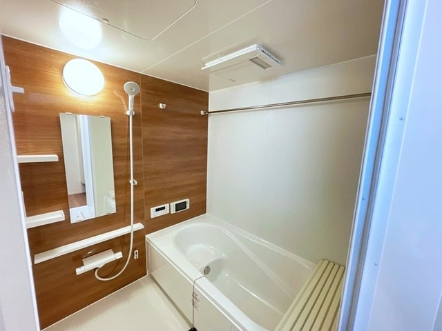 スリーライン高崎の浴室|浴室換気乾燥機付き一坪タイプの浴槽です。