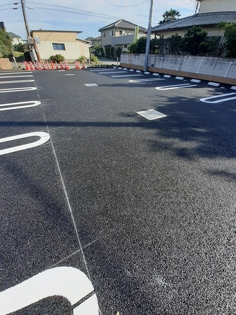 メゾン　グラースⅢの駐車場