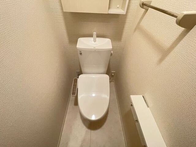 sanctuary court(サンクチュアリ コート)のトイレ|温水洗浄便座付きトイレです。