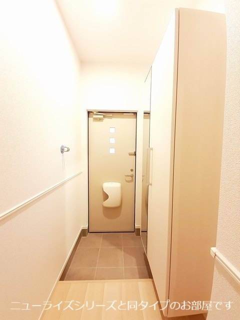 鳥羽町アパートの玄関