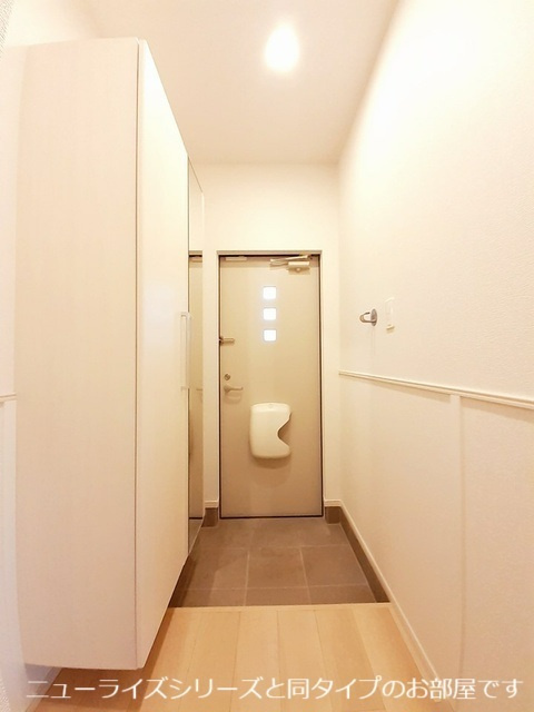 鳥羽町アパートの玄関