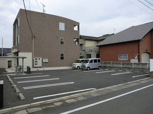 クレマチスの駐車場