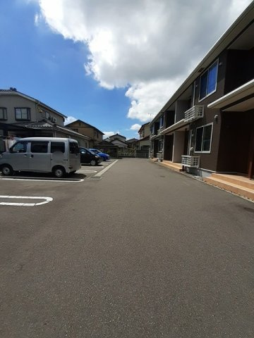 ルナⅢの駐車場