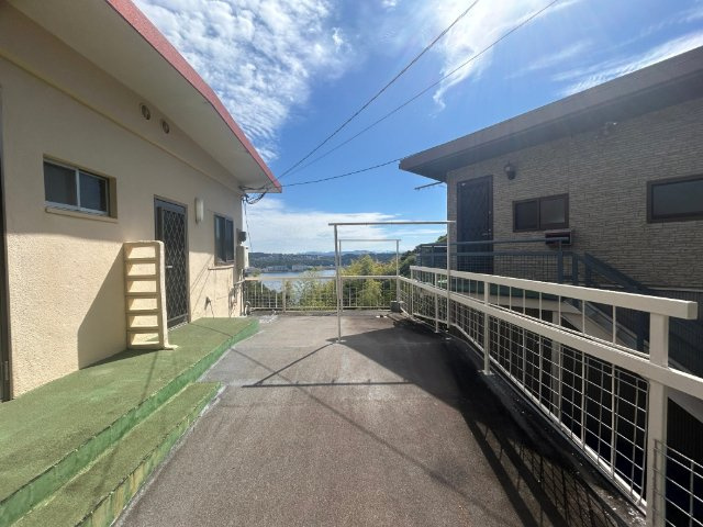 佐世保市赤崎町の一戸建てのエントランス