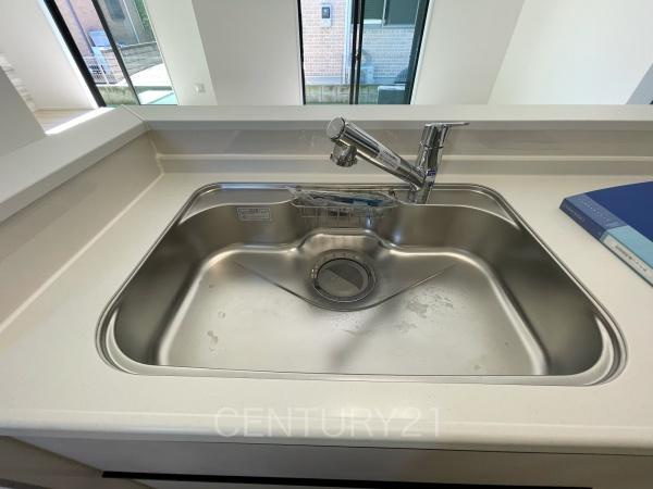 前橋市朝倉町2丁目4番 A号棟のキッチン|浄水器付きです。