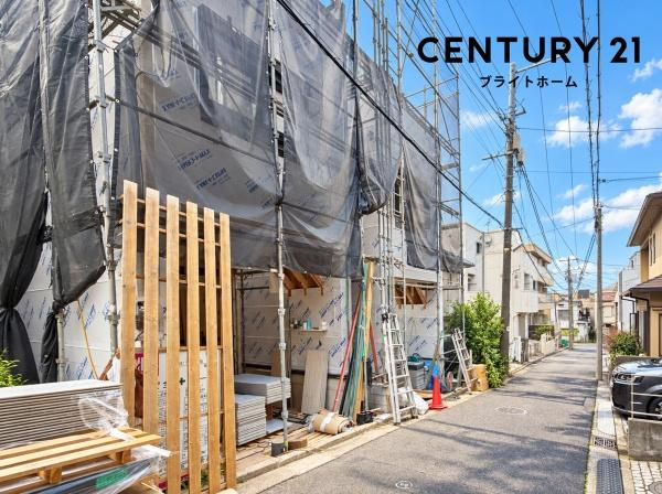 横浜市神奈川区松見町１丁目の新築一戸建の前面道路含む現地写真|周辺は落ち着いた街並みになります。
子育てにはぴったりの住環境♪