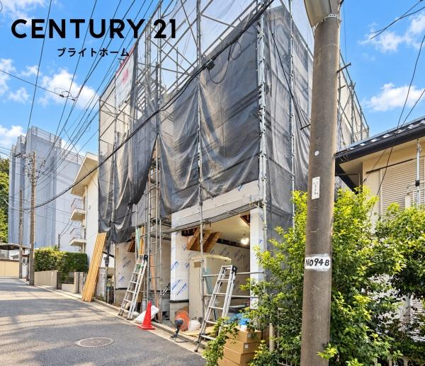 横浜市神奈川区松見町１丁目の新築一戸建の前面道路含む現地写真|周辺は落ち着いた街並みになります。
子育てにはぴったりの住環境♪