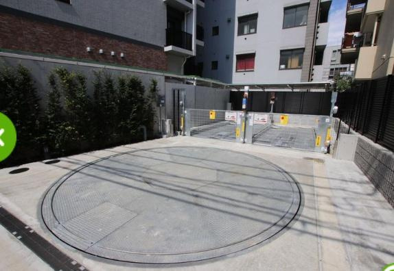 【駐車場】