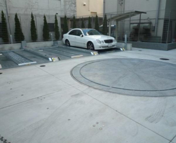 【駐車場】