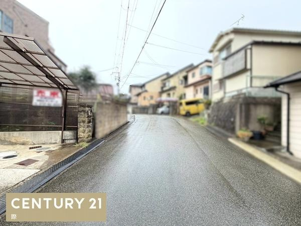 湯浅町湯浅　中古戸建の前面道路含む現地写真