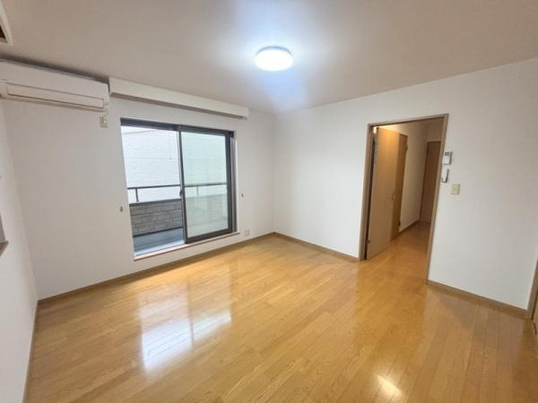 三軒家西1丁目戸建ての洋室