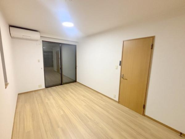 三軒家西1丁目戸建ての洋室