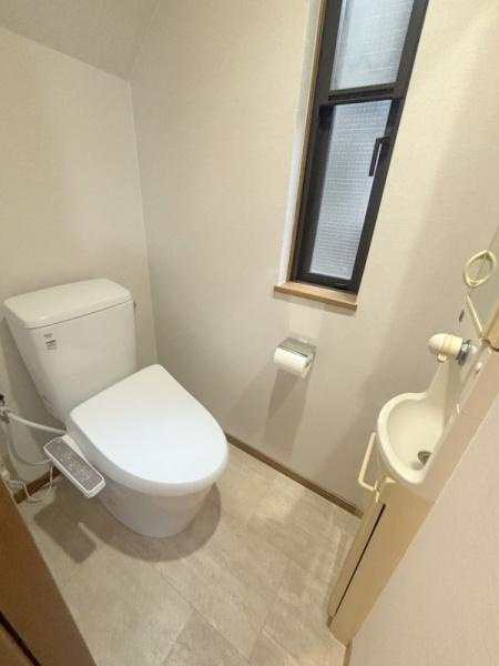 三軒家西1丁目戸建てのトイレ
