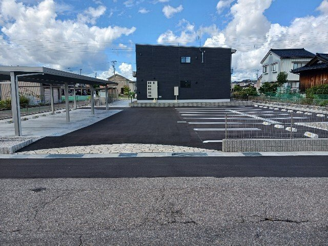 シャインビューⅥの駐車場