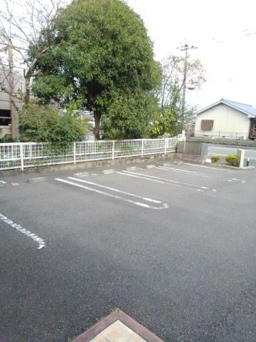 ゼファー楓の駐車場