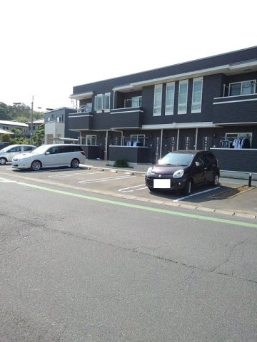 メゾン・ジェルメの駐車場
