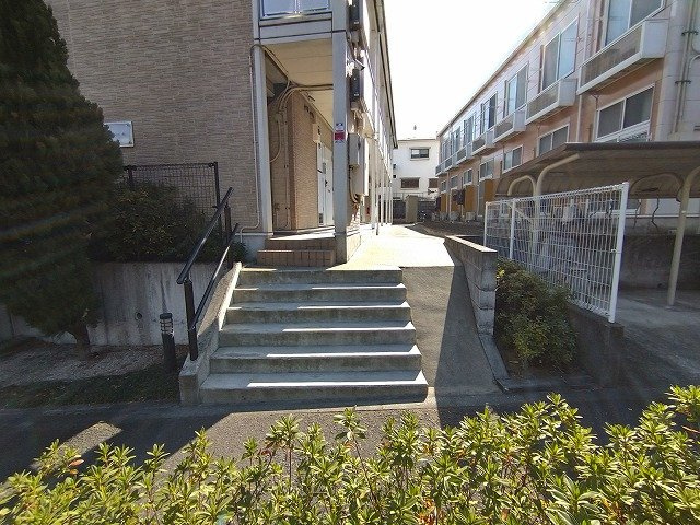 レオパレスみらいⅢのその他|駐輪場まで急なスロープあります