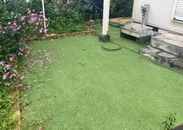 【庭】 | 下荻野中古戸建 | 庭のある家に住むことのメリットとして、子どもたちの遊び場を確保できること、ガーデニングや家庭菜園を楽しめること、明るさを確保できることがあります。また、配置を工夫することでプライバシーが確保できます。