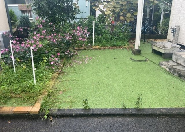【庭】 | 下荻野中古戸建 | 庭があることでガーデニングや家庭菜園はもちろん、こどもの遊び場やペットを放して遊ぶことができます。また、家の周囲に余裕があるということです。隣地との間があれば、十分な日当たりと、風通しが確保できます。