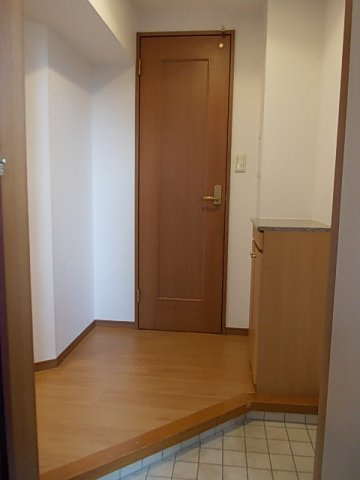 アゲート　白壁の玄関