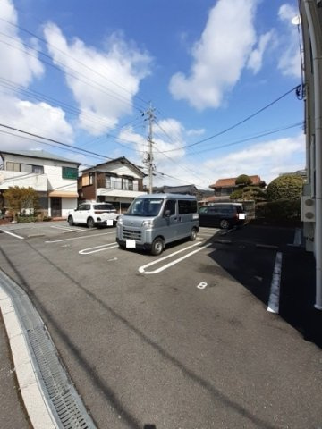 キャトルセゾンの駐車場