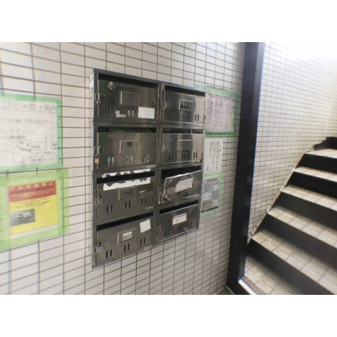 サンピア七林の駐車場