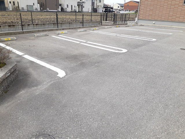 Ｒｅｖｉｖｅ８９　Ｅａｓｔの駐車場