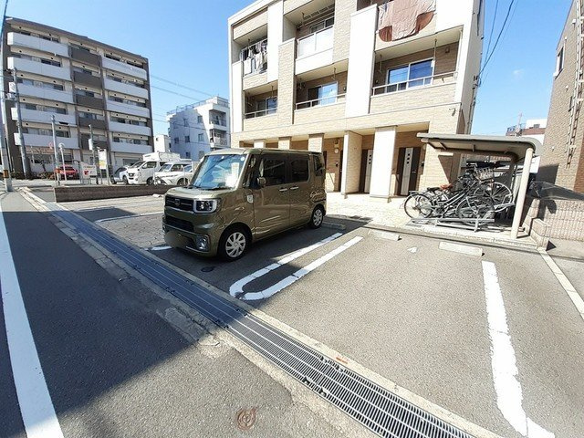 ブラウンメゾンの駐車場