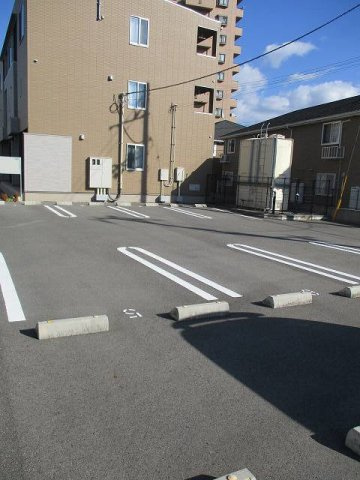 ノーヴァ　ミトモⅡの駐車場