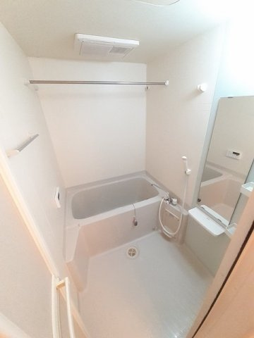ラフレシールⅢの浴室
