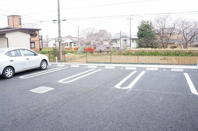 フルールの駐車場
